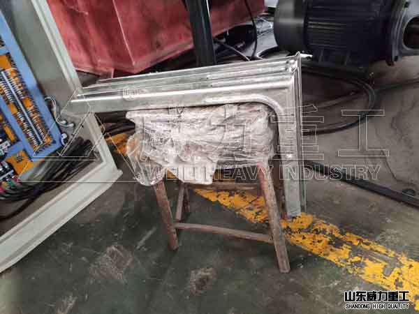 威力重工車(chē)間調(diào)試加工成型的空調(diào)支架